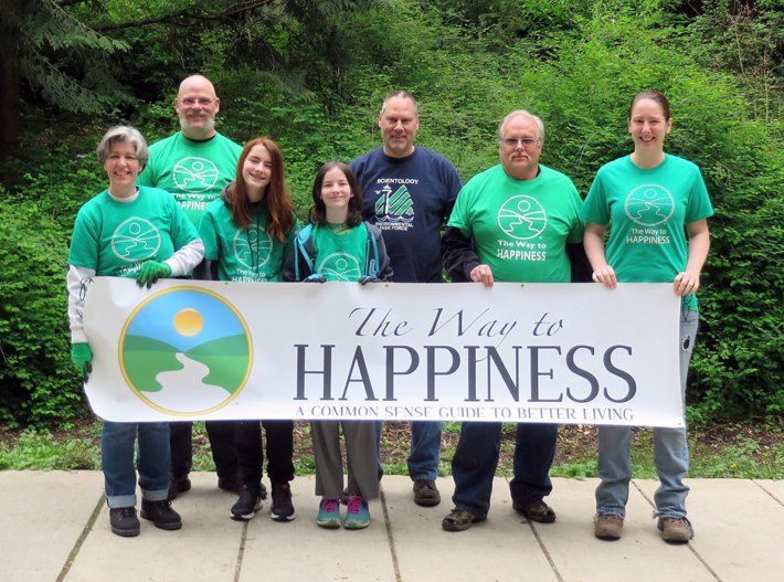 Volunteers from the Scientology Environmental Task Force and the Seattle chapter of The Way to Happiness Foundation have contributed thousands of volunteer hours to the upkeep and beautification of Seattle’s Kinnear Park since adopting the park as part of the city’s Adopt-a-Street program 16 years ago.