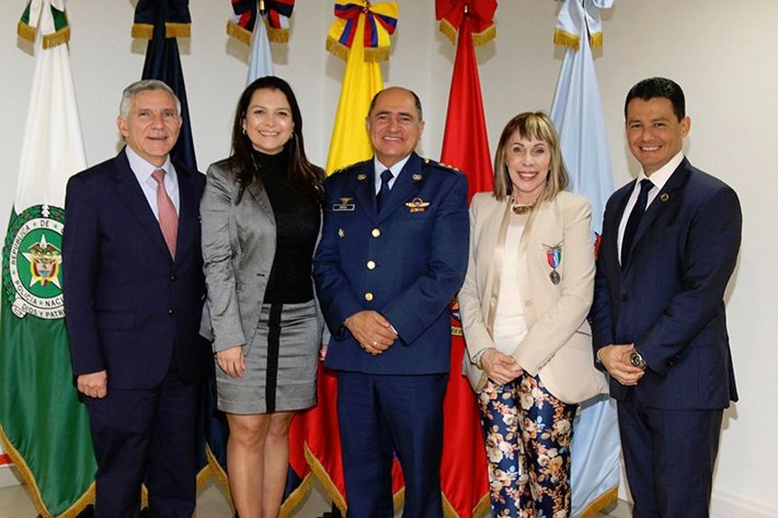 General (ret.) José Javier Pérez Mejía, Vice Minister of Defense of Colombia; Paula Gutierrez, Vice President of United for Human Rights Miami; Air Force Major General Juan Guillermo Garcia Serna; Gracia Bennish, President of United for Human Rights Florida, and Guillermo Smythe of the Church of Scientology Motor Vessel Freewinds religious retreat, who introduced the United for Human Rights program to the Colombian military.  
