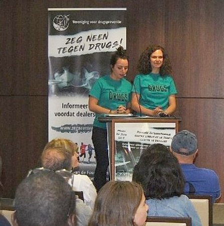 Julie and Joana, the two young coordinators of the Say NO to Drugs Association, introduced the speakers at the forum.