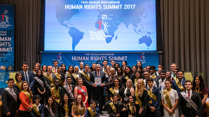 Nobel Laureate and former President of Costa Rica Dr. Oscar Arias Sánchez receives Human Rights Hero award at 14th annual Human Rights Summit of Youth for Human Rights International.