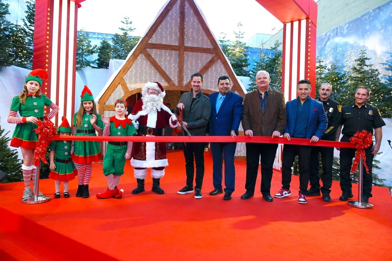 Jason Dohring cuts the ribbon for the annual Winter Wonderland on the Hollywood Walk of Fame.