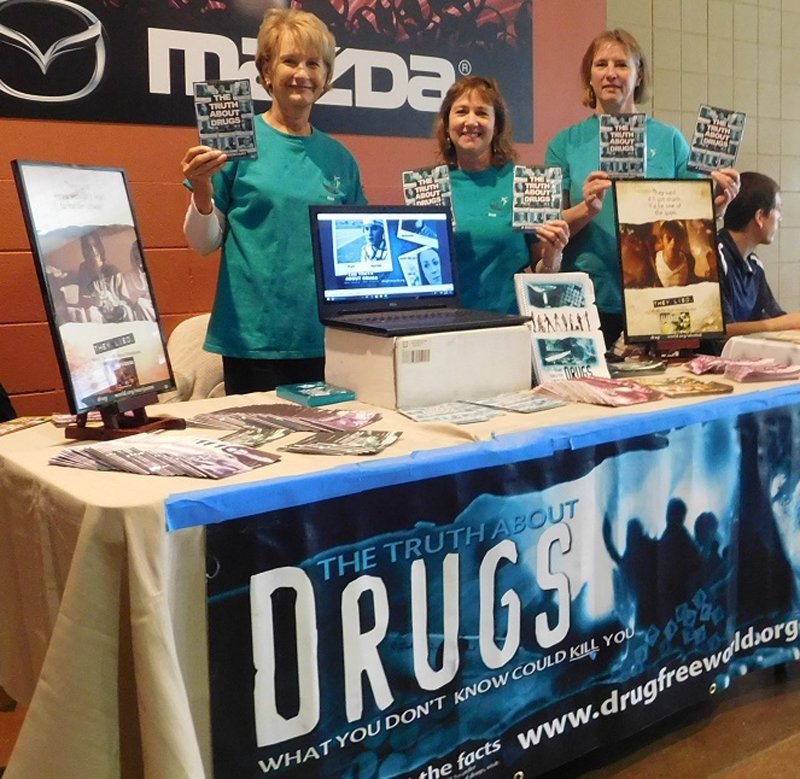 Drug-Free World volunteers at the RACE4Kids’ Health and Expo