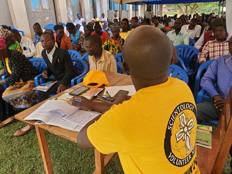 Hearing of the change in Wanga Parish, community leaders throughout the region decided to train on the tools of the Scientology Volunteer Minister.