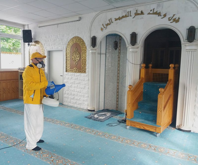 At the request of a local imam, a Volunteer Minister from the Church of Scientology Stuttgart fogs a nearby mosque every week to ensure the health of the congregation.