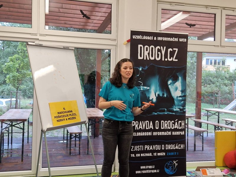 Volunteers from the Truth About Drugs team of Czechia reach out to youth with factual information to help them make informed decisions to live drug-free.