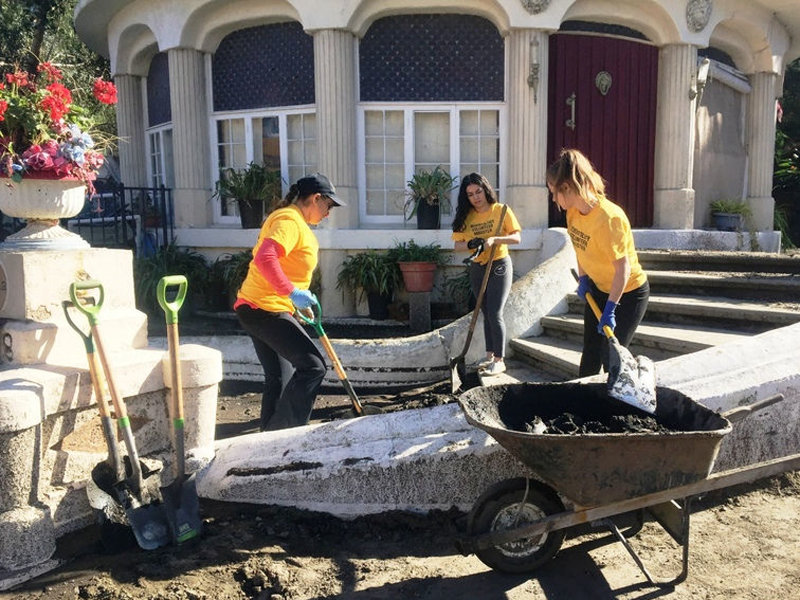 Scientology Volunteer Ministers helped La Tuna Canyon residents recover from the January 2018 mudslides.