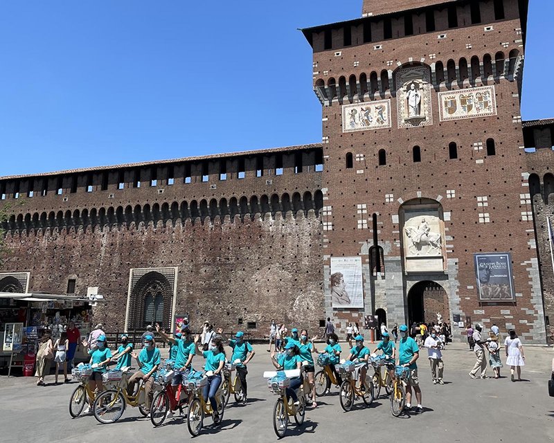 وشكر المستشار جوليو غاندولفي في قلعة "قل لا للمخدرات" المتطوعين في ميلانو