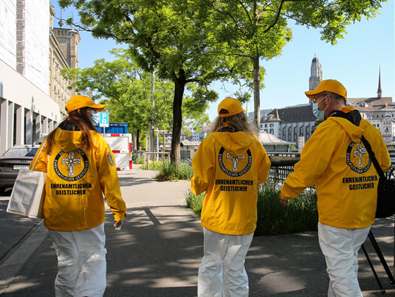 Volunteer Ministers from Scientology Churches throughout Switzerland participated in this initiative, which has been carried out around the globe.