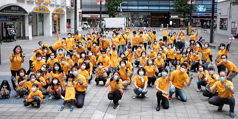 vMore than 100 Volunteer Ministers from the Church of Scientology Tokyo took part in a cleanup in Shinjuku—one of the busiest neighborhoods of Japan.