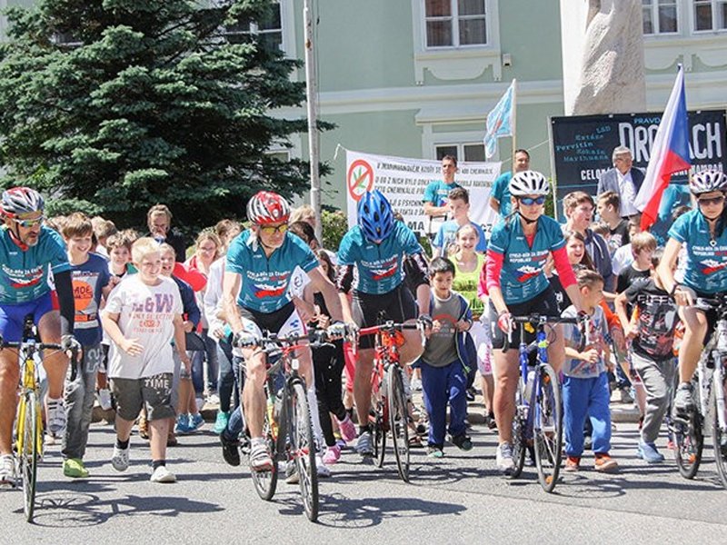 Drug-Free Czech Republic cyclist team race to save youth from the tragedy of drug abuse and addiction. 